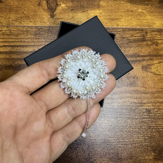 Mini dandelions brooch