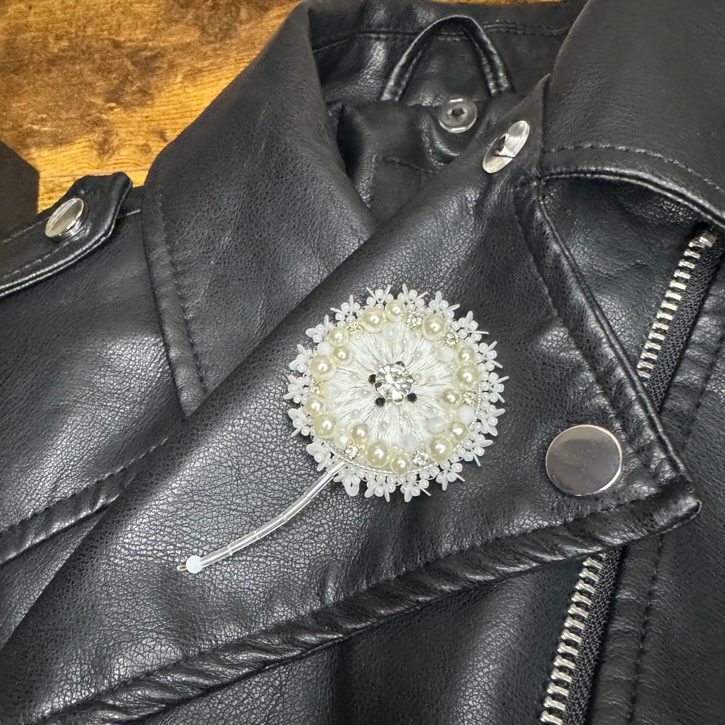 Mini dandelions brooch