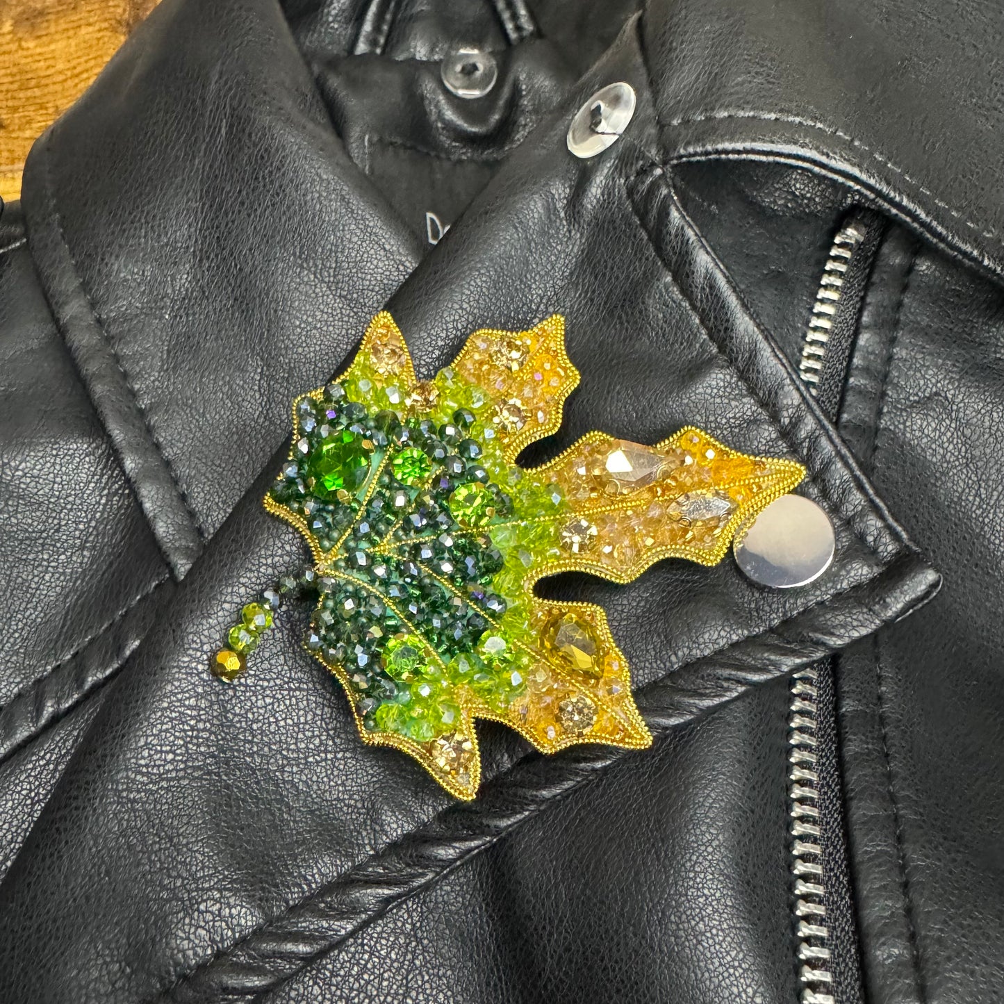 Leaf brooch