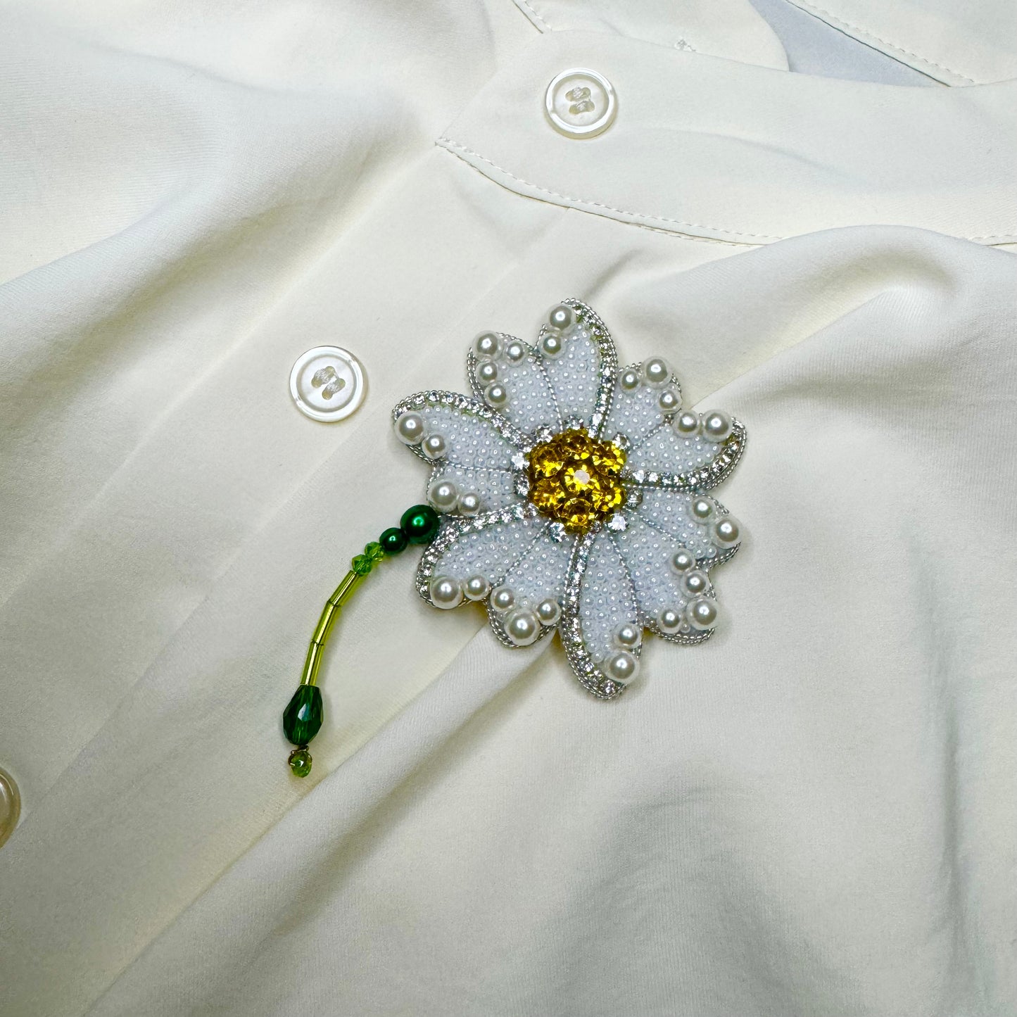 Daisy brooch