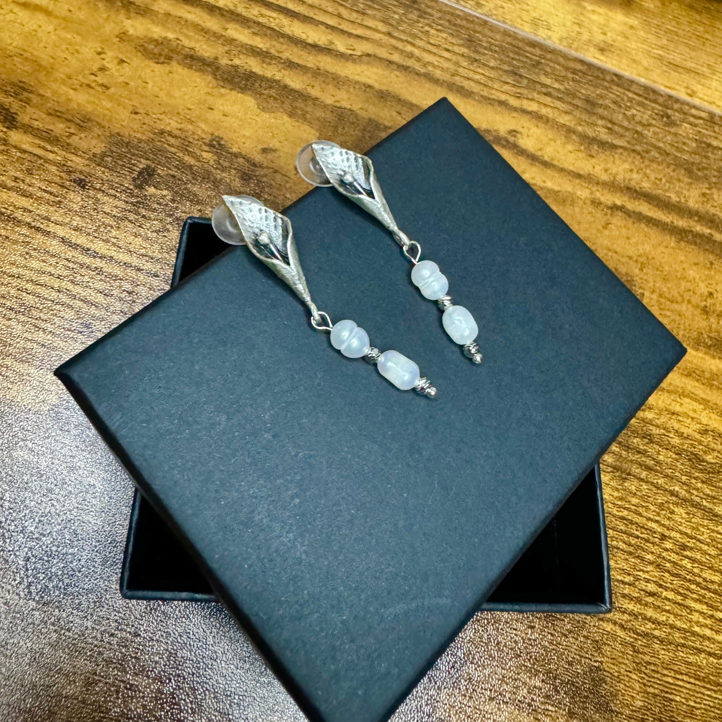 Silvery "Lily" earrings