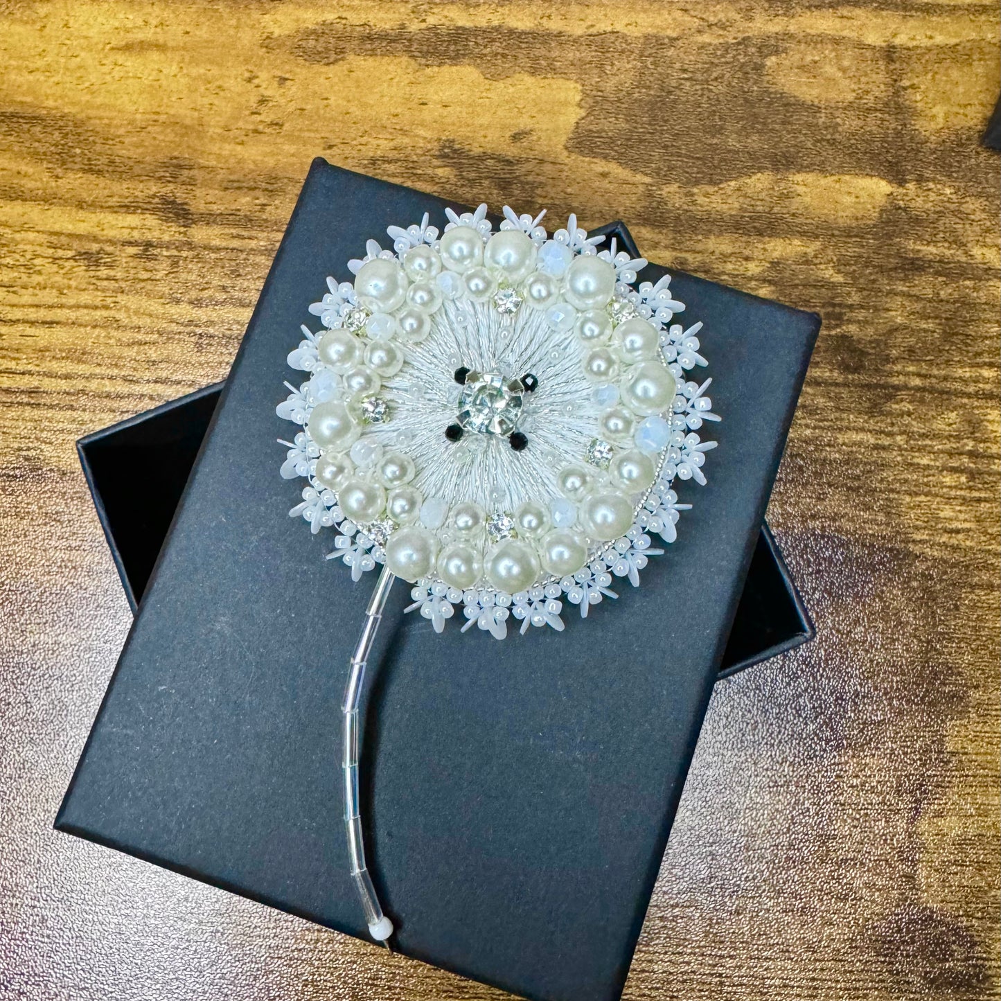 Dandelions brooch